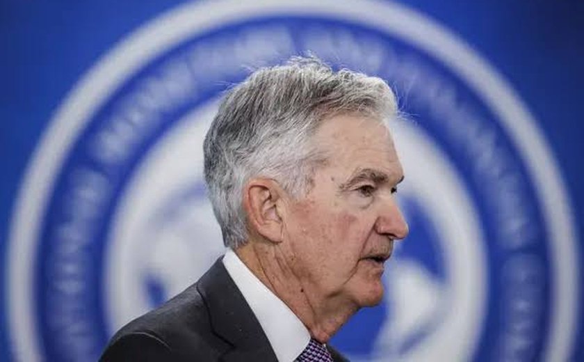 É improvável que próxima mudança nos juros seja uma elevação, afirma Powell