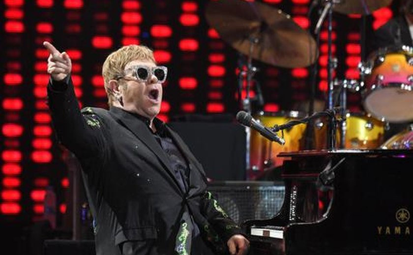 Elton John deve parar de fazer turnês, diz jornal