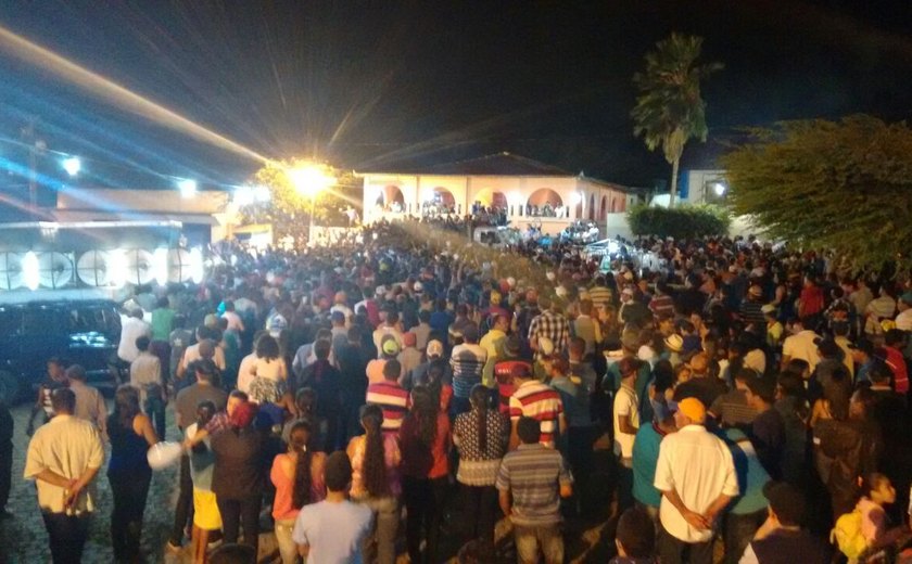 Igaci: Comício de Petrúcio Barbosa em Coité das Pinhas arrasta multidão