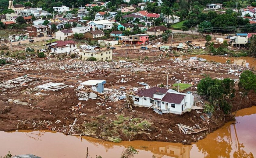 Leptospirose: os sintomas da infecção que teve a 1ª morte registrada nas enchentes do RS