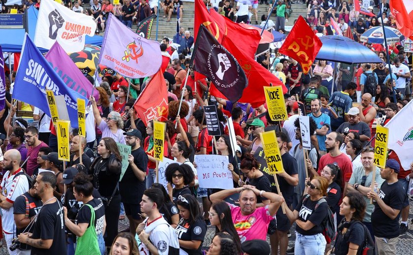 No Rio de Janeiro, manifestantes pedem fim da escala 6x1