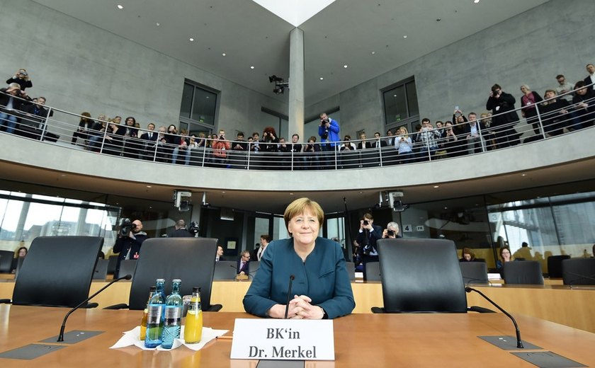 Merkel assegura que soube do escândalo da Volkswagen pela imprensa