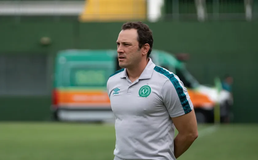 Guarani demite técnico Bruno Pivetti após cinco jogos sem vencer na Série B