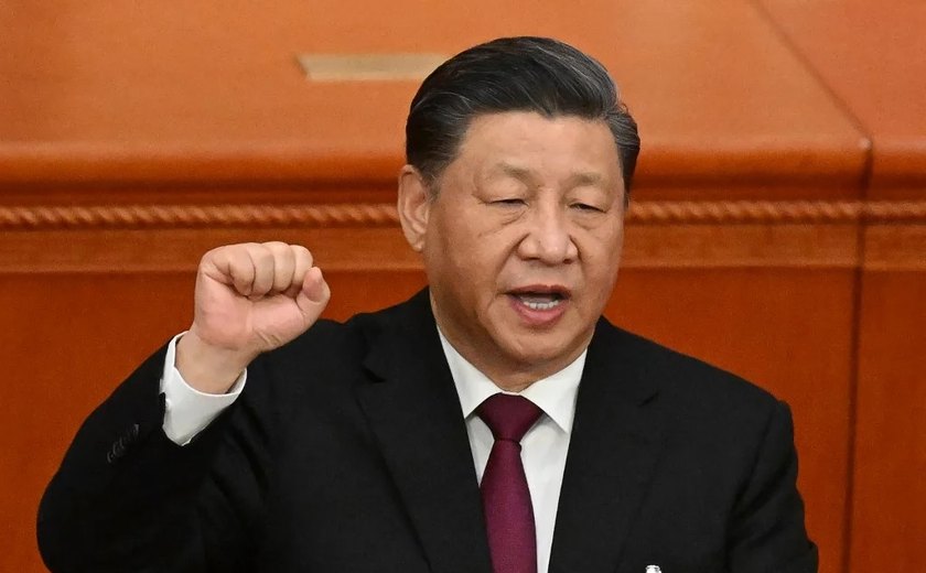Xi Jinping pede retomada nas conversas de paz sobre a Ucrânia, ao receber Macron em visita