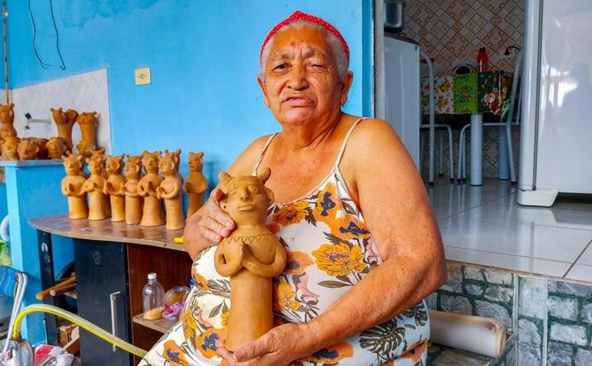 Arte de dona Irinéia assina Prêmio Tia Marcelina 2021 entregue pelo governo de AL nesta terça (23