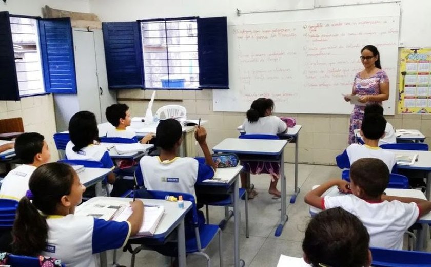 Lula sanciona lei histórica de valorização dos profissionais da educação no Brasil