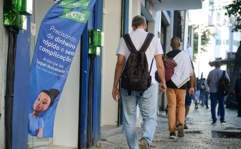 Inadimplência das família cai pelo terceiro mês seguido, para 28,6%