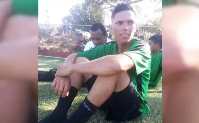 Jogador de futebol morre após ser atacado por crocodilo em um rio na Costa Rica