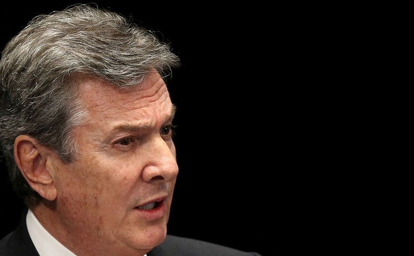 Moraes determina apreensão do passaporte diplomático de Collor
