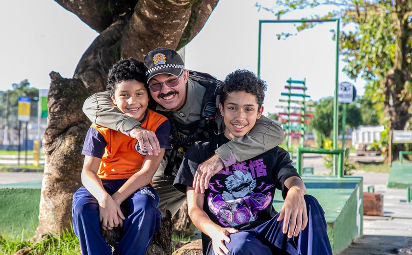 Os desafios da farda e da paternidade de um policial militar após a perda da esposa