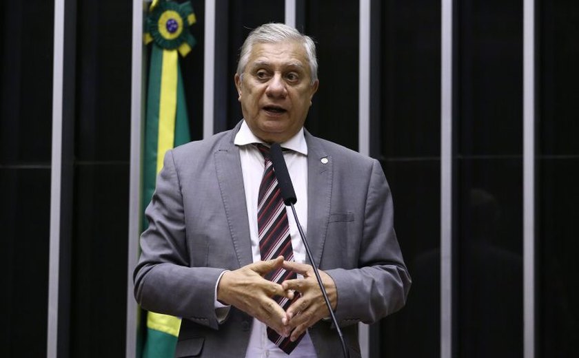Comissão aprova repasse de royalties do petróleo a municípios vizinhos à exploração