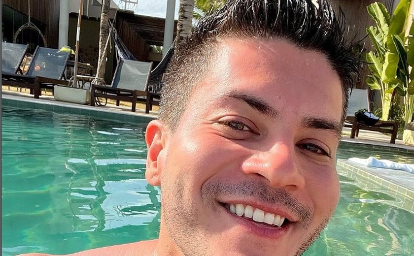 Arthur Aguiar revela sexo e nome de bebê com Jheny Santucci