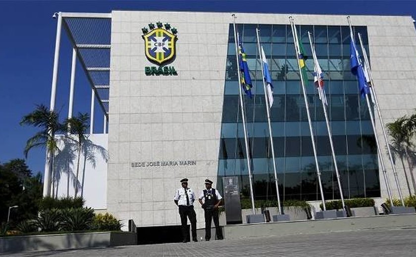 Nome de José Maria Marin é retirado da sede da CBF no Rio de Janeiro