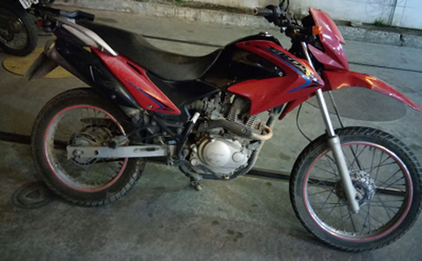 BPEsc recupera moto roubada no bairro do Tabuleiro, em Maceió