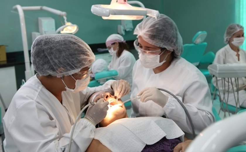 Auxiliares de consultório dentário que atuam no PSF são capacitados
