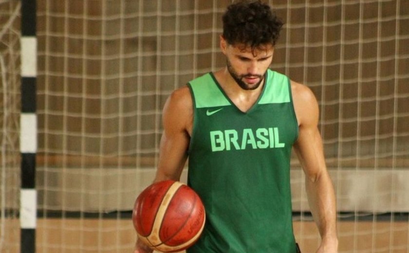 Raulzinho sofre lesão muscular na coxa e desfalca Brasil no Pré