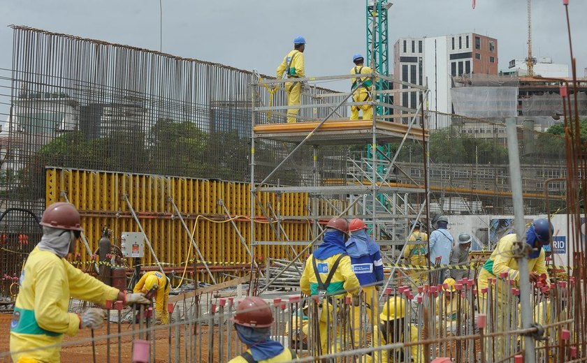 Mesmo na pandemia, emprego na construção cresceu 21,6%, revela IBGE