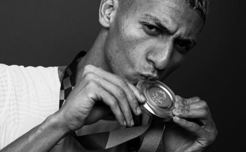Richarlison faz declaração para a namorada de forma inusitada e diverte seguidores; veja o vídeo