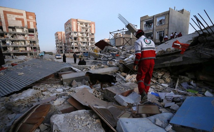 Terremoto no Irã mata mais de 400 pessoas em conjunto residencial