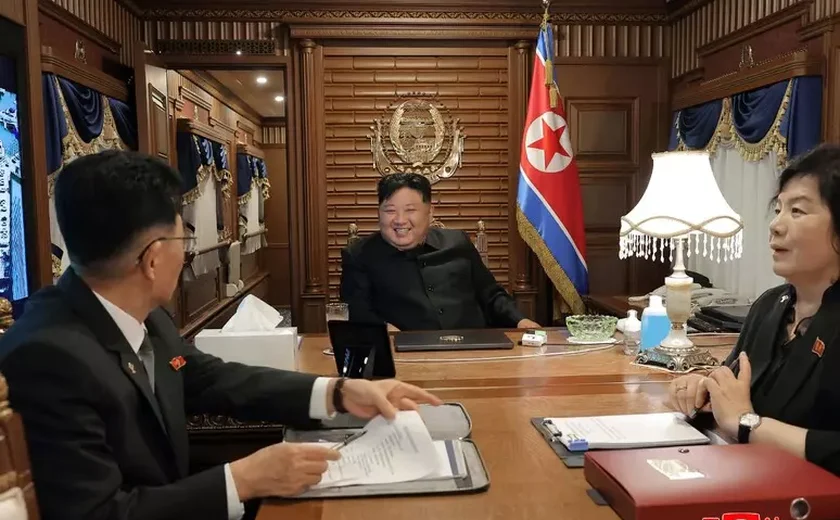 Kim chega a Pequim para encontro com Putin e Xi