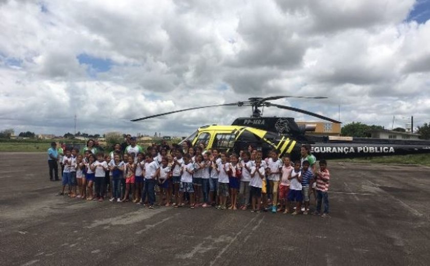 Alunos de escola de Arapiraca conhecem Base do Grupamento Aéreo do Agreste