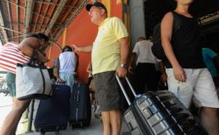 Gastos de turistas no exterior têm queda em janeiro após aumento do IOF