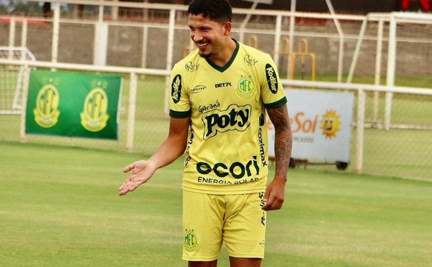 Yuri Lima, ex de Iza, já teve passagens por grandes clubes do Brasil como Santos e Fluminense; relembre