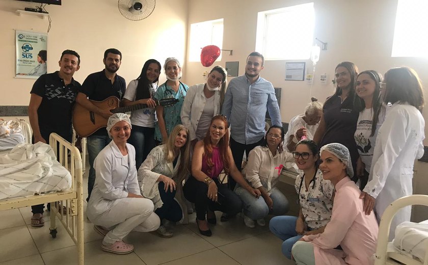 Hospital Regional comemora mês do Idoso com música e acolhimento
