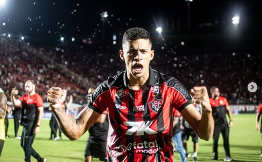 Vitória reage após 8 a 0 e bate Atlético-MG em jogo de técnicos interinos em Salvador