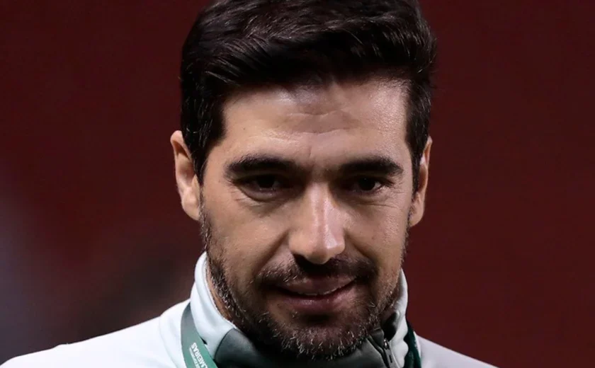 Abel Ferreira tem papo com Estêvão em último treino do Palmeiras antes do duelo com o Chelsea