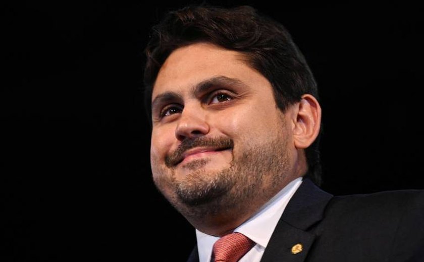Indiciamento aumenta pressão em Juscelino, mas entorno de Lula não vê clima para demissão no momento
