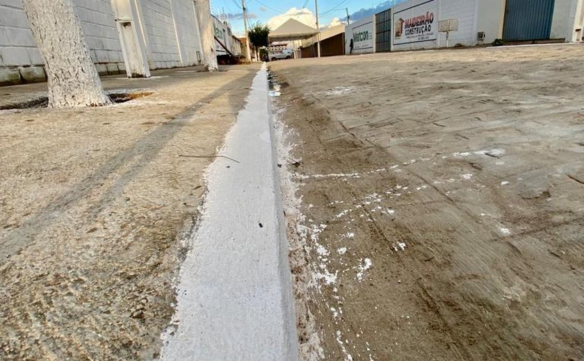 Moradores do Juca Sampaio recebem ruas com obras de drenagem e pavimentação