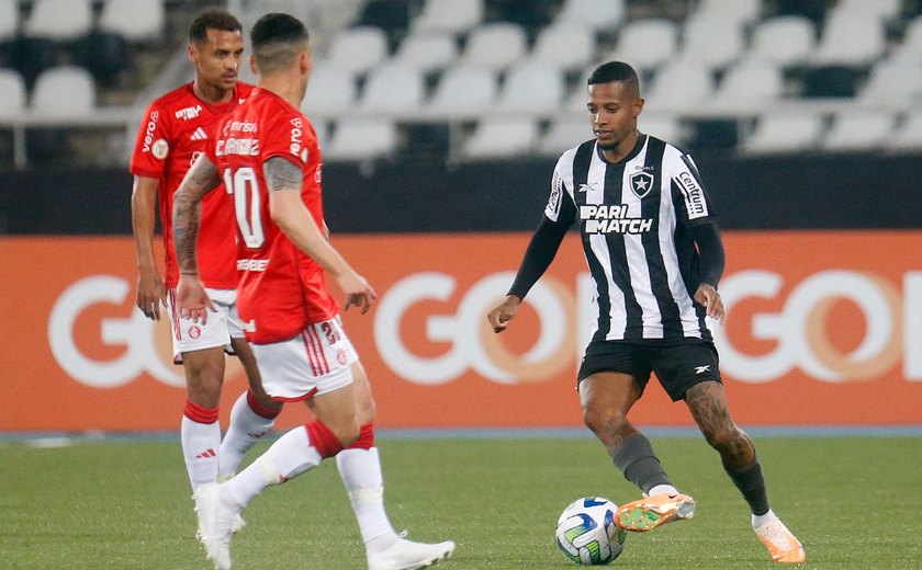 Perri falha, mas Botafogo vira sobre o Inter e fecha 1º turno com campanha histórica
