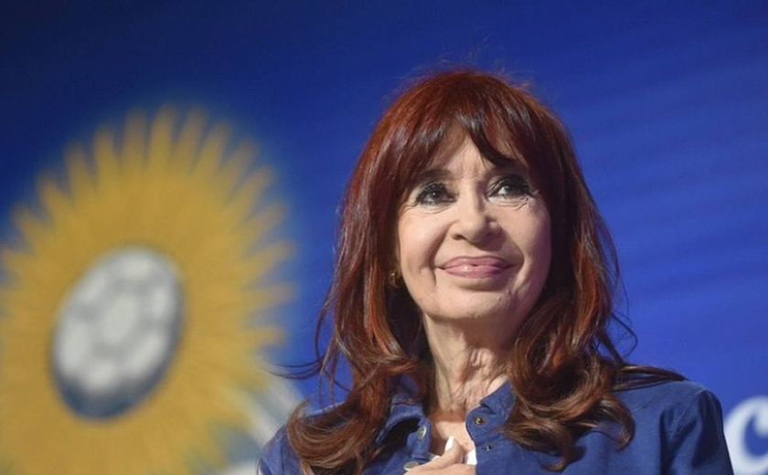 Justiça argentina nega recurso e Cristina Kirchner é condenada a 6 anos de prisão