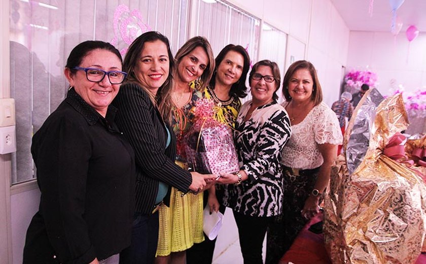 Arapiraca: Célia Rocha parabeniza professores e servidores