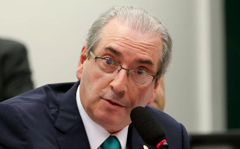 Eduardo Cunha pediu a Mauro Cid que acionasse Bolsonaro para interceder a seu favor