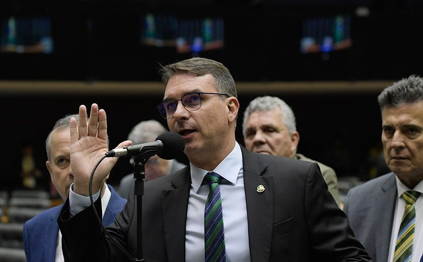 Congresso aprova mais tempo para troca da liderança da Minoria