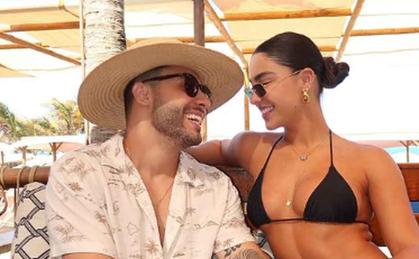 Murilo Huff e Gabriela Versiani aproveitam primeira viagem internacional em casa na Flórida que tem praia particular; veja fotos