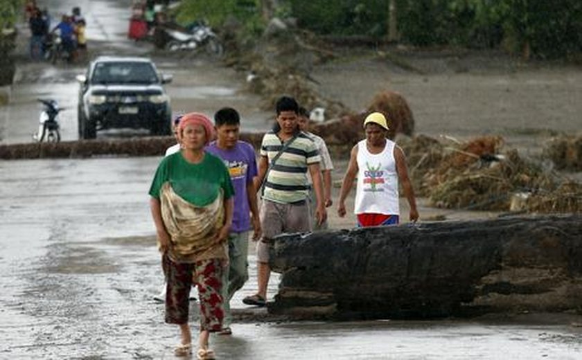 Número de mortos em tempestade nas Filipinas passa de 130