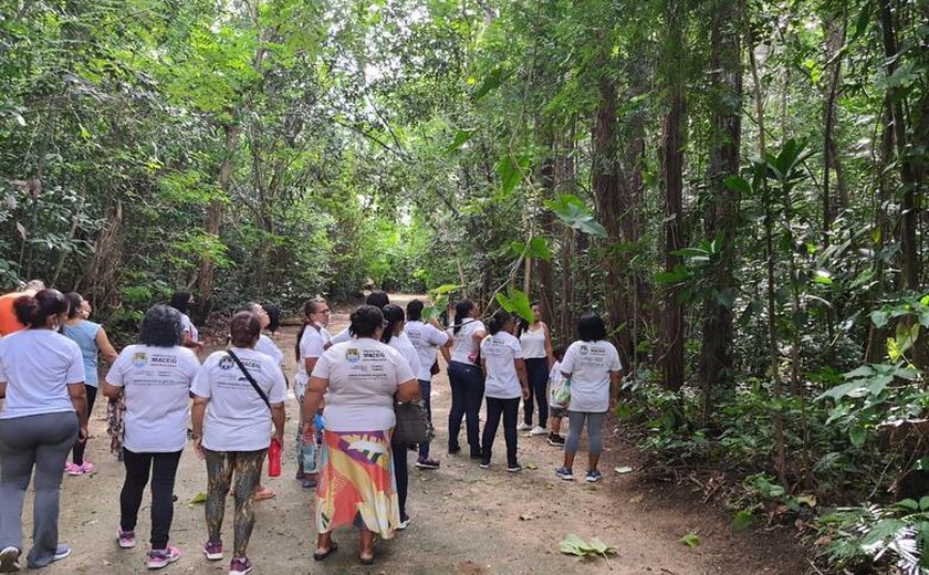 Mulheres do Serviço de Convivência do Cras Santos Dumont visitam Parque do Horto