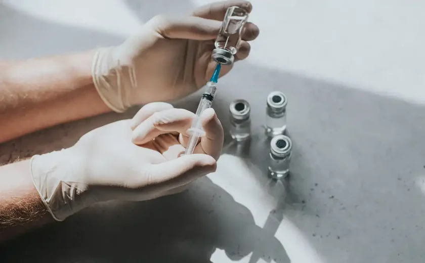 Vacina universal da gripe gera imunidade vitalícia contra diferentes versões do vírus, incluindo a aviária, em testes iniciais