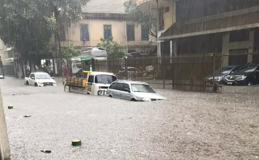 Inmet alerta sobre chuvas intensas e tempestades que afetarão 11 estados brasileiros neste sábado