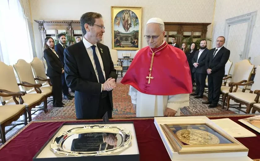 Papa recebe presidente de Israel para discutir guerra em Gaza