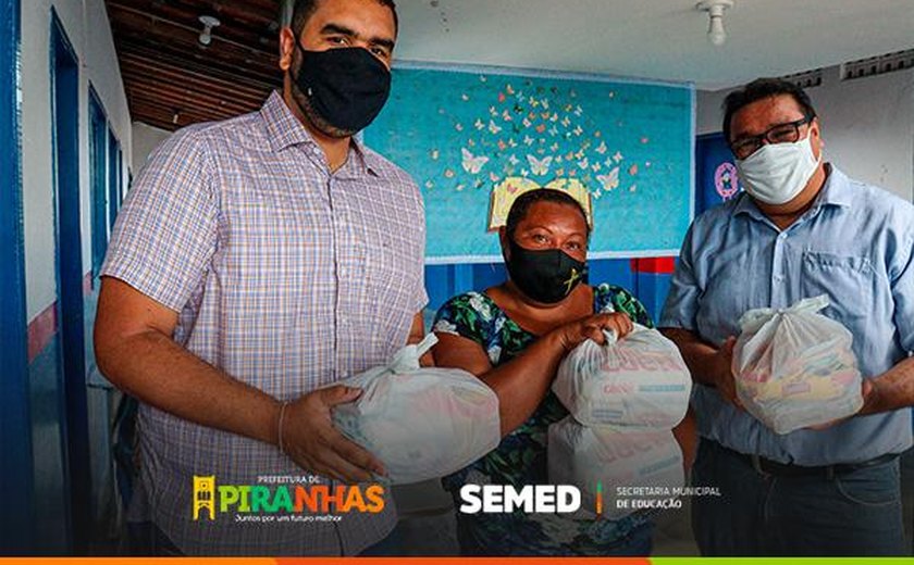 Prefeitura de Piranhas distribui kits de merenda escolar para alunos da rede municipal