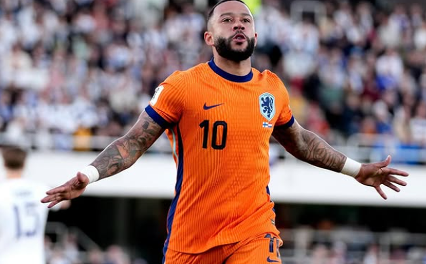Memphis marca 1º gol da vitória da Holanda sobre a Finlândia nas Eliminatórias da Europa