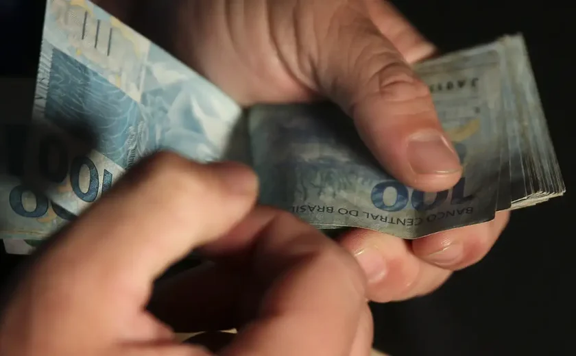 Brasileiros ainda não sacaram R$ 8,16 bi de valores a receber