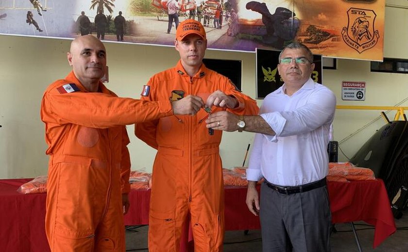 Corpo de Bombeiros entrega equipamentos e veículos para bombeiros integrantes do grupo aéreo