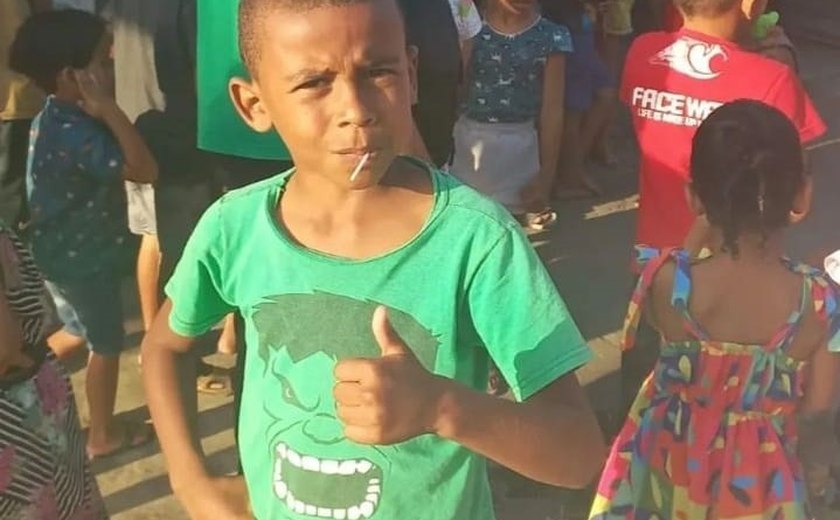 Menino é morto por bala perdida durante tiroteio entre traficantes em Arapiraca