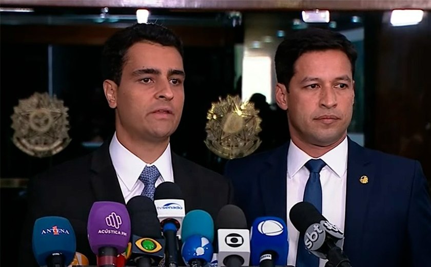 Cunha muda domicílio e pode ser vice de JHC, abrindo caminho para Eudócia Caldas no Senado