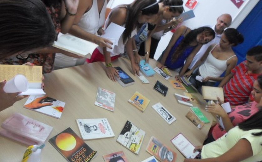 Projetos atraem leitores para Biblioteca Pública Estadual Graciliano Ramos